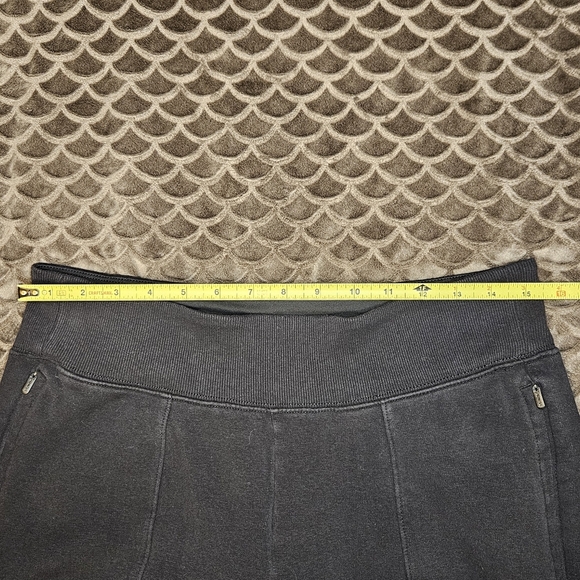 G90. Athleta Retroplush Straight Leg Pant in Black - Size M - Picture 4 of 7